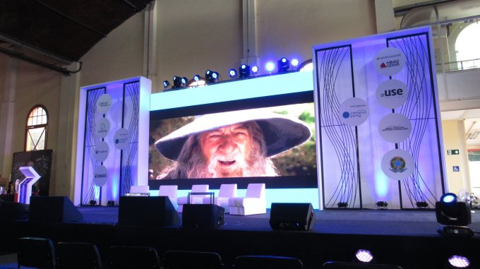 Palco principal - Gandalf no telão