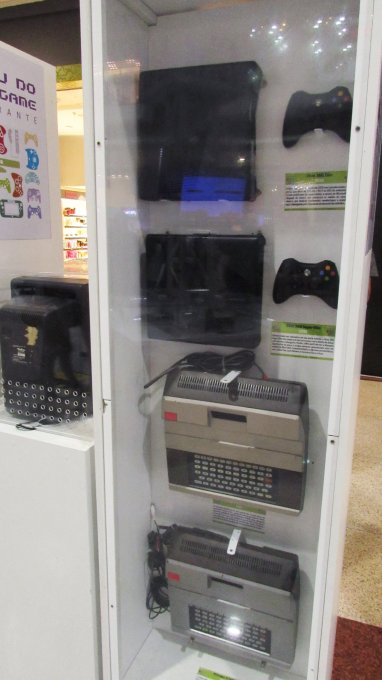 Consoles de gerações diferentes expostos