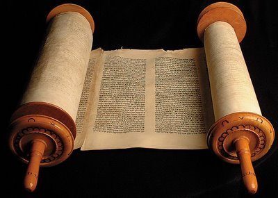 url imagem: rhollick.files.wordpress.com/2013/03/torah-scroll.jpg