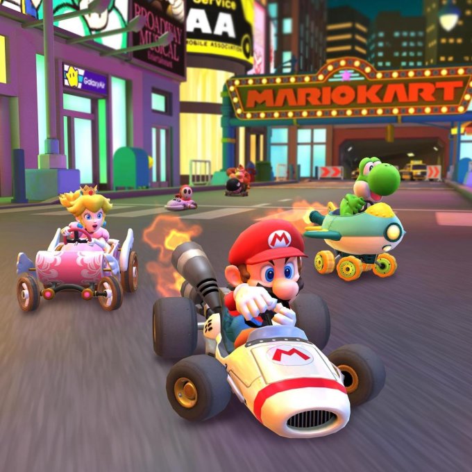 Imagem de Mario Kart Tour, com Mario e seus amigos pilotando karts em uma pista noturna na cidade