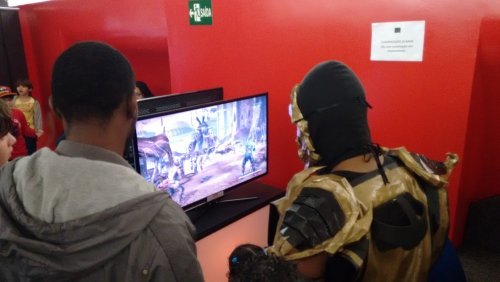 Scorpion jogando Mortal Kombat