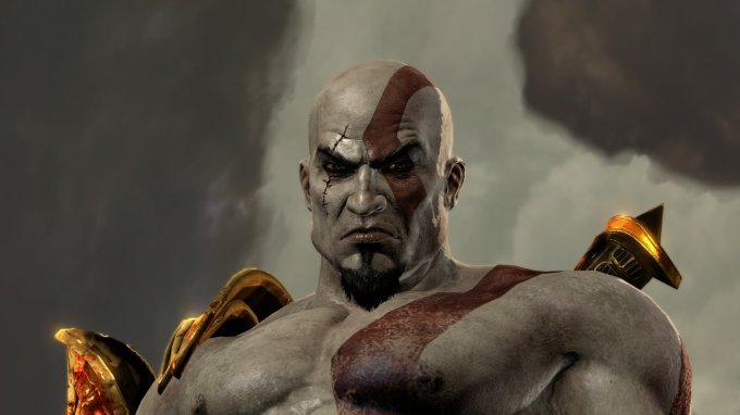 Close de Kratos na altura do peito, de baixo para cima, ele com olhar fixo e cara fechada