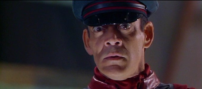 Raul Julia - M. Bison